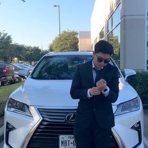 Meet your Posher, Vuong